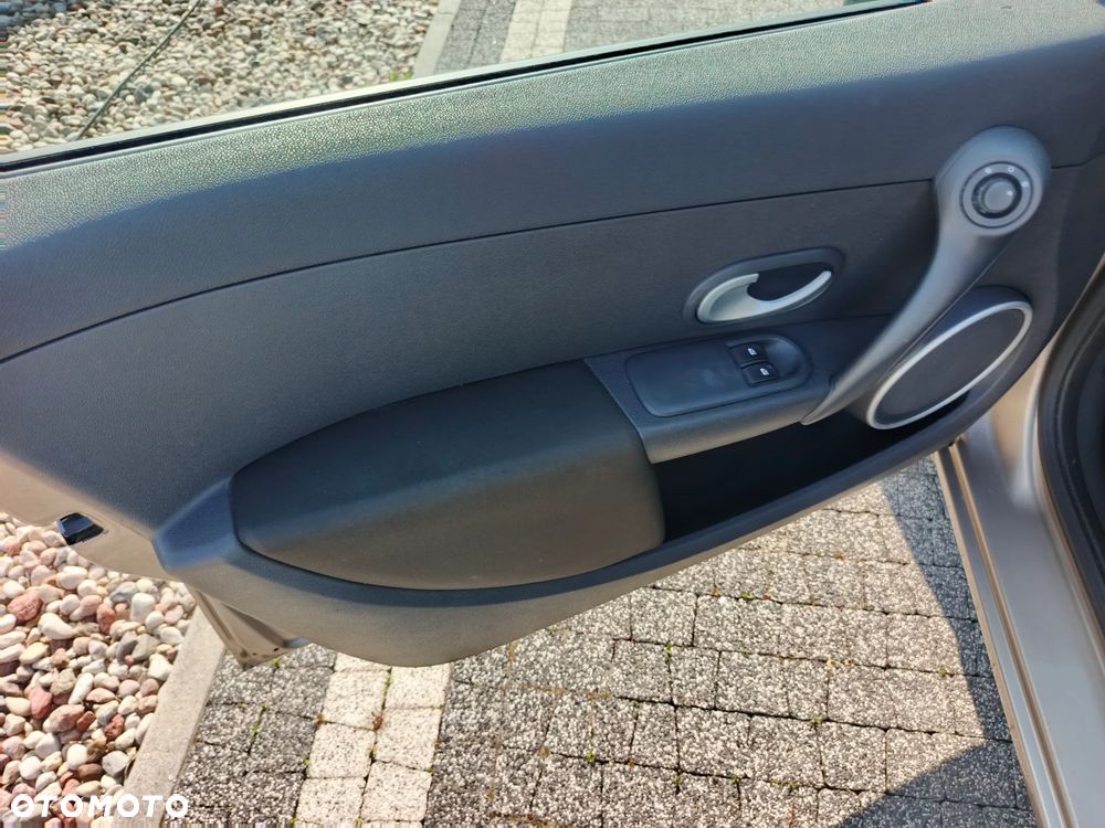 Renault Clio 1.2 16V 75 Night and Day - 12