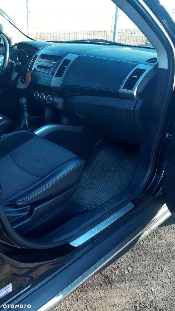 Mitsubishi Outlander 2.0 DID Intense + - 4