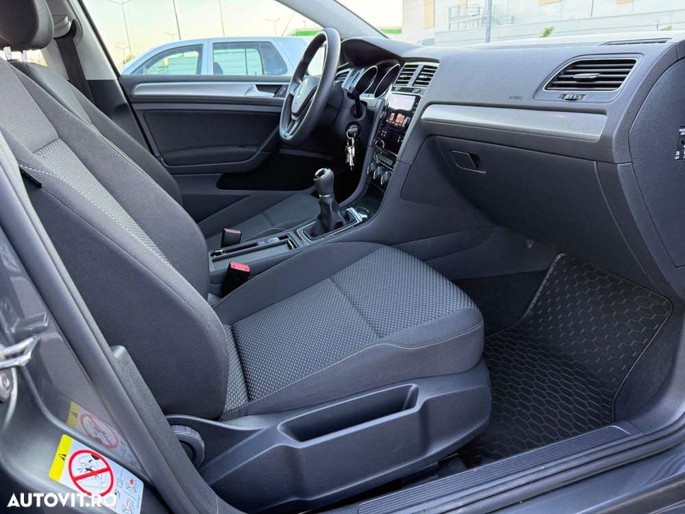 Volkswagen Golf - 10