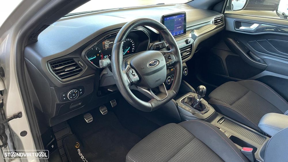 Ford Focus 1.0 EcoBoost S&S ST-LINE - 10