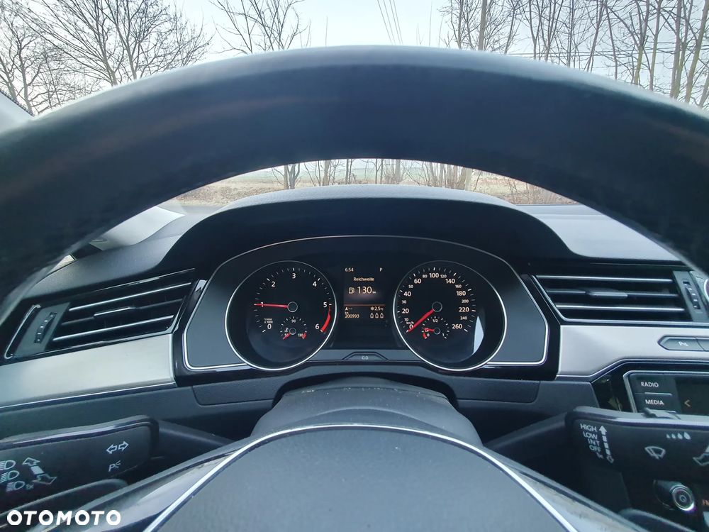 Volkswagen Passat 2.0 TDI SCR DSG Highline - 13