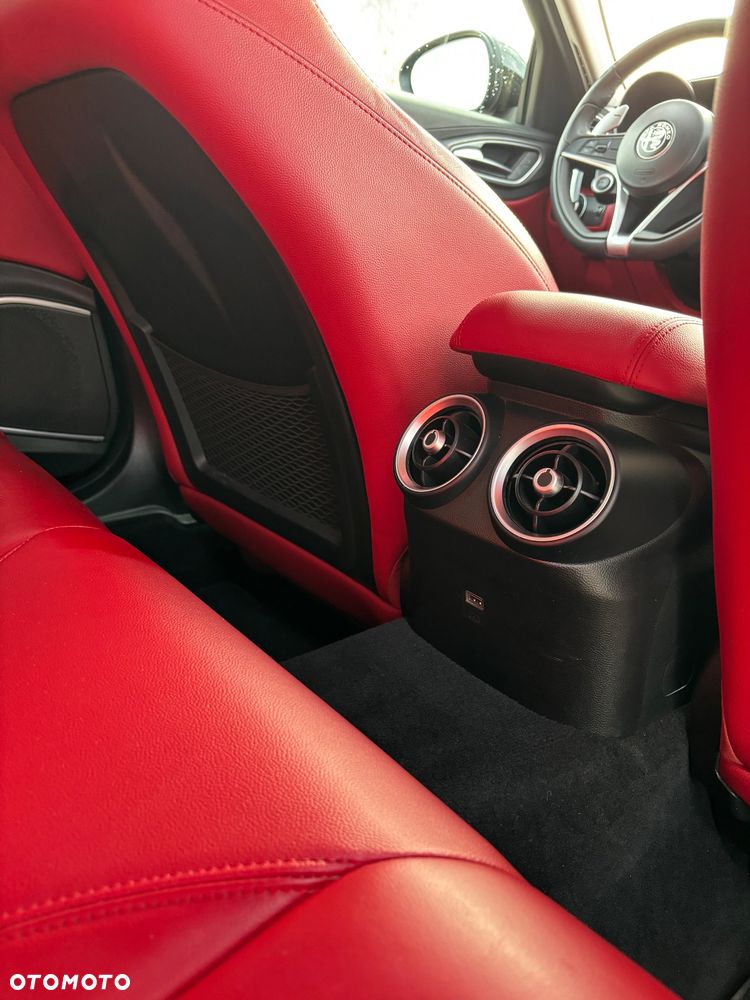 Alfa Romeo Giulia 2.0 Turbo 16V AT8 Veloce Ti - 22