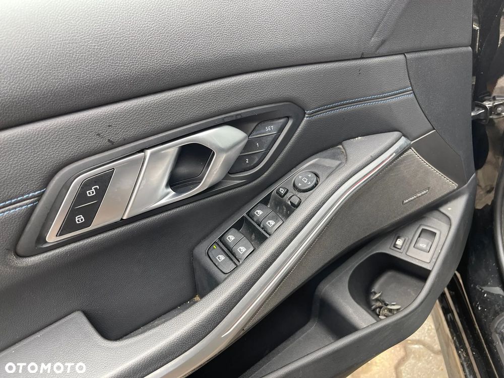 BMW Seria 3 330e M Sport sport - 23