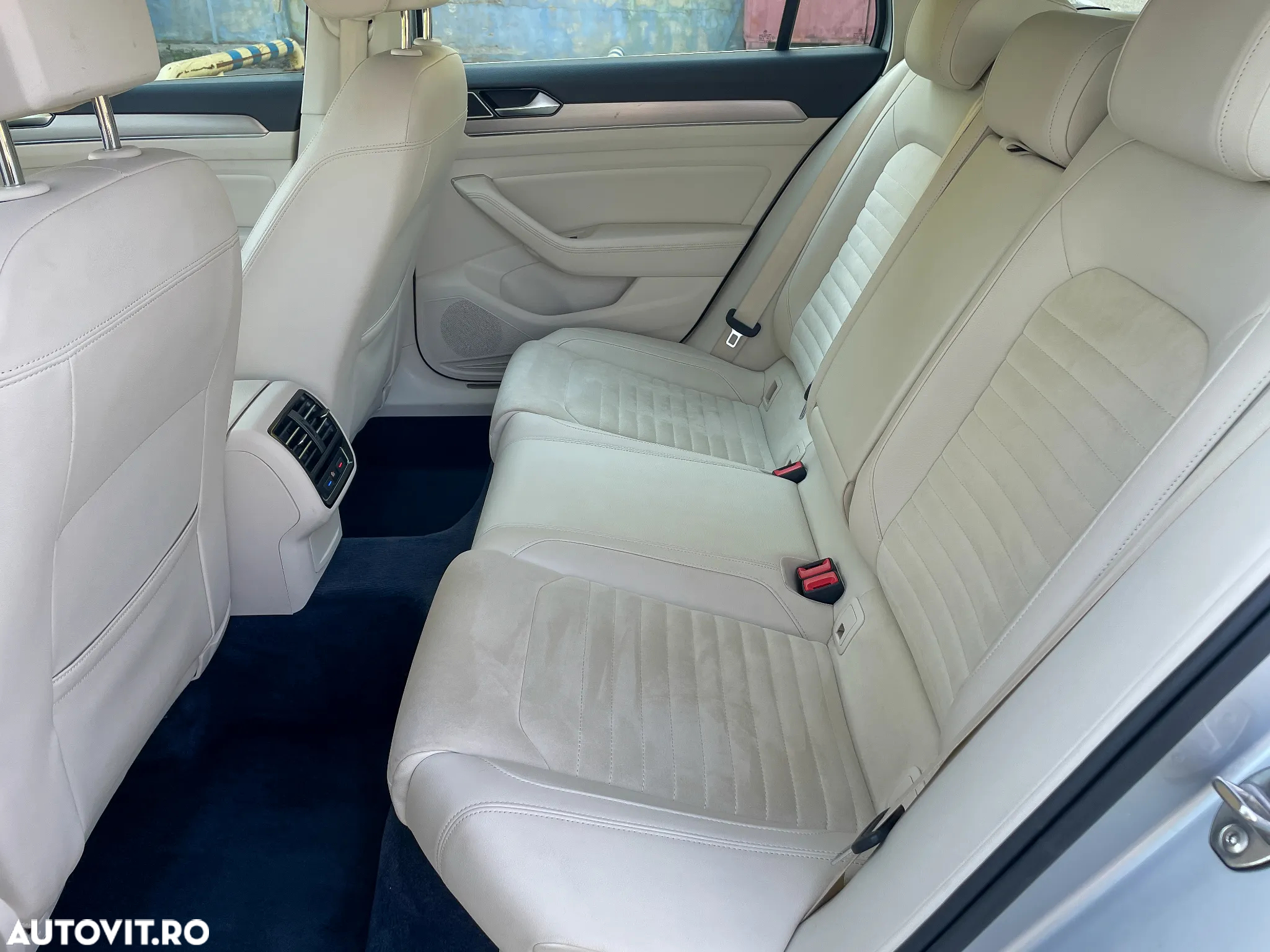 Volkswagen Passat Variant 2.0 TDI DSG Highline - 13