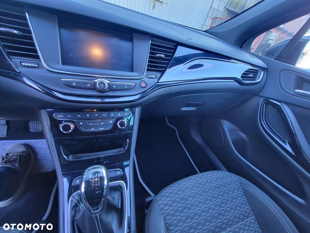 Opel Astra 1.4 Turbo Start/Stop Dynamic - 24