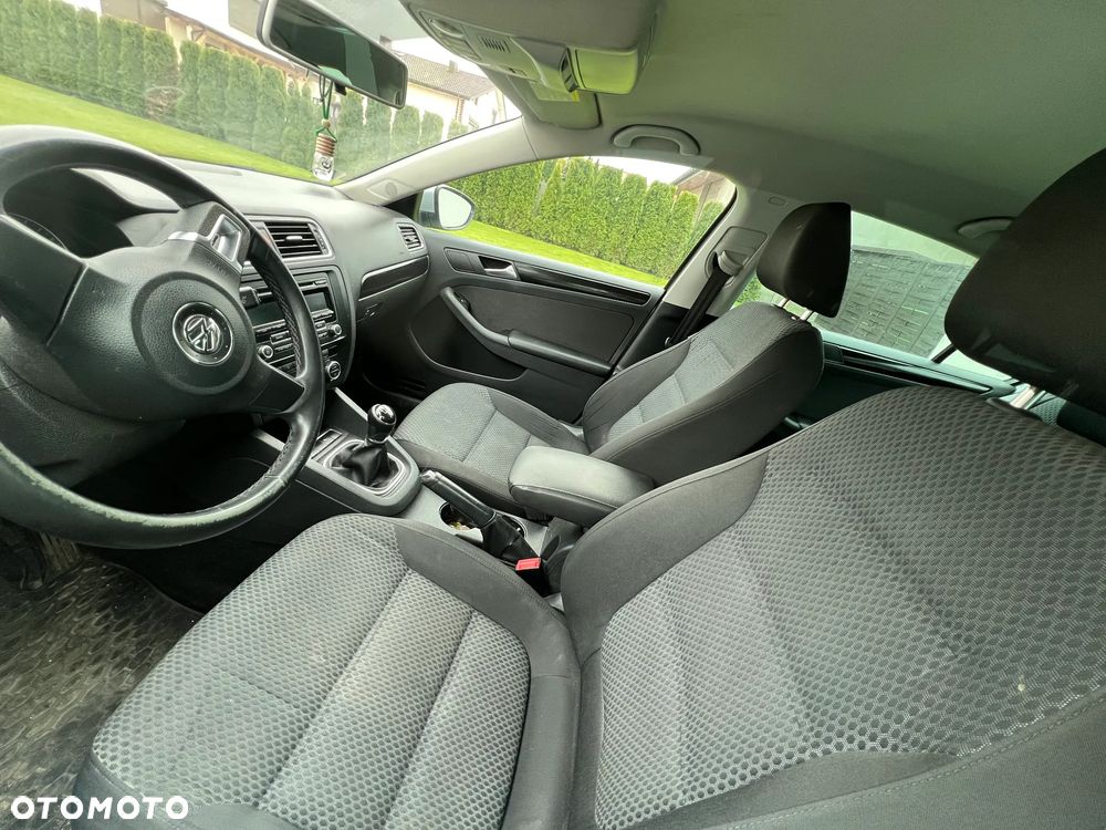 Volkswagen Jetta 1.6 TDI Comfortline - 5