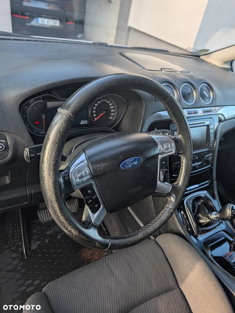 Ford S-Max - 11