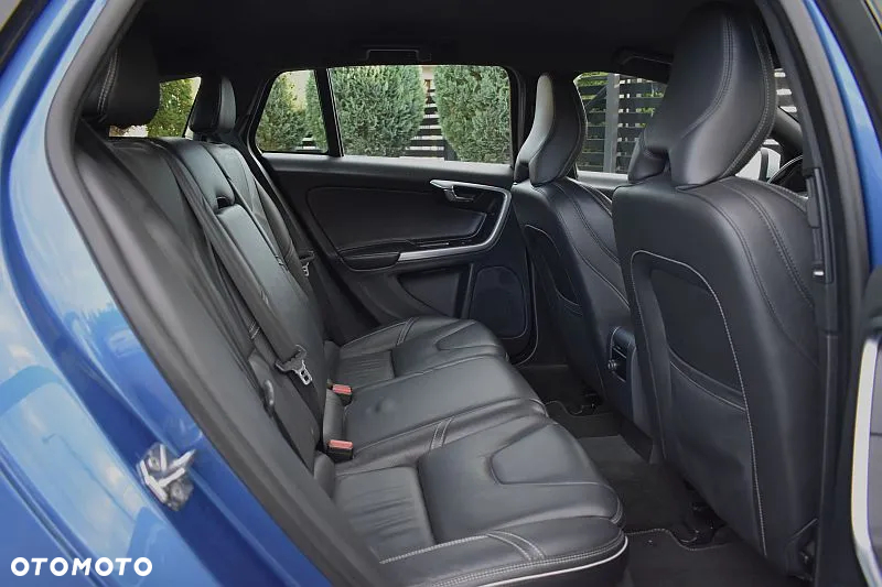 Volvo V60 D4 R-Design - 23