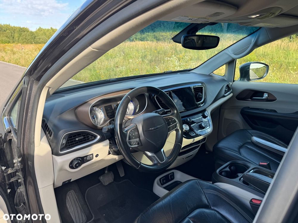 Chrysler Pacifica - 6