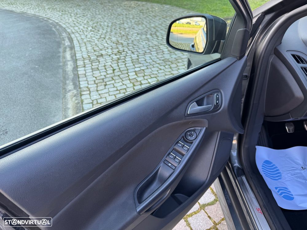 Ford Focus SW 1.5 TDCi EcoBlue ST-Line - 22