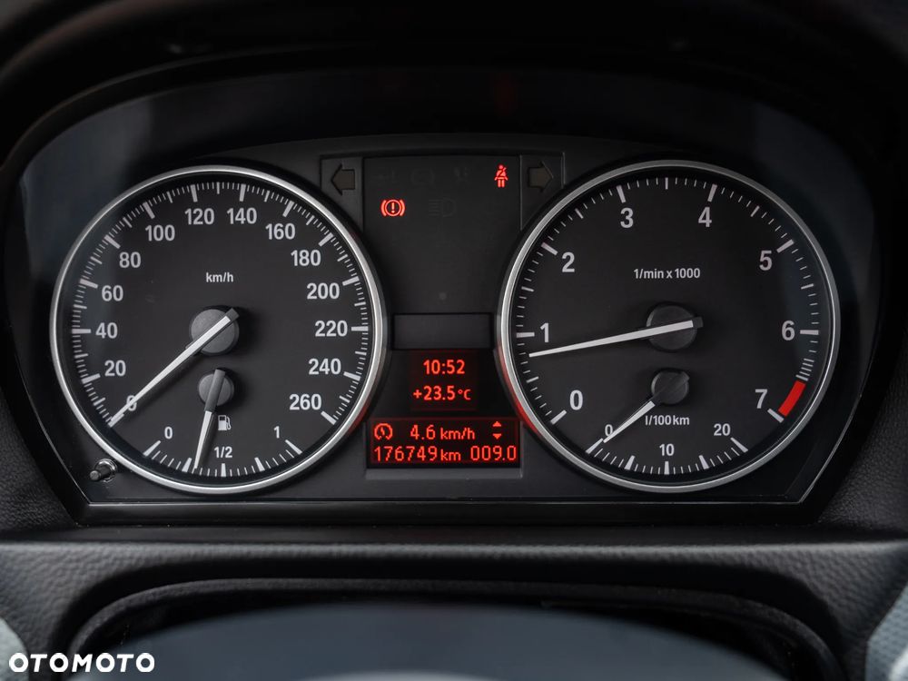 BMW Seria 3 318i Edition Sport - 26