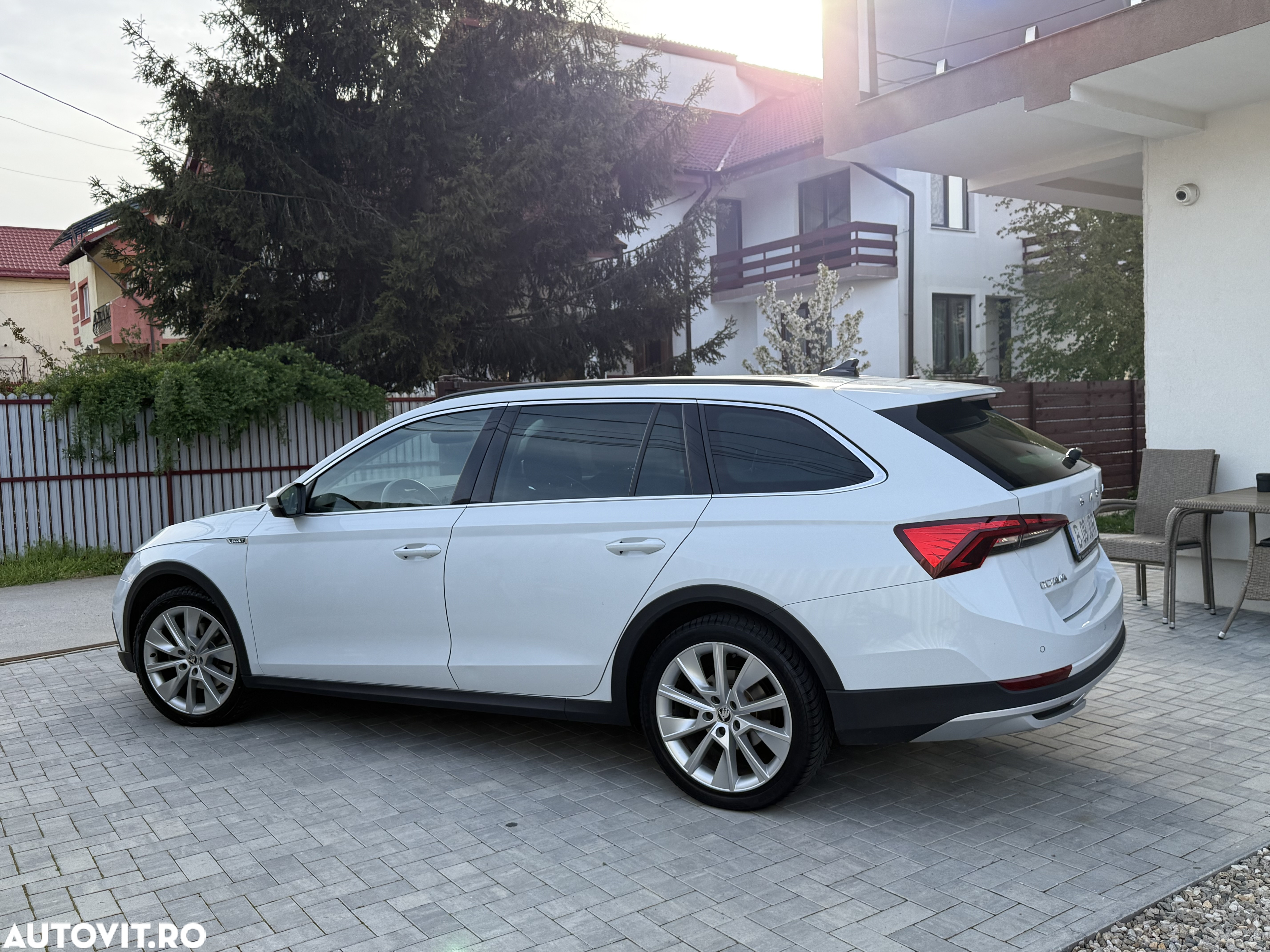 Skoda Octavia Combi 2.0 TDI DSG 4X4 Scout - 10