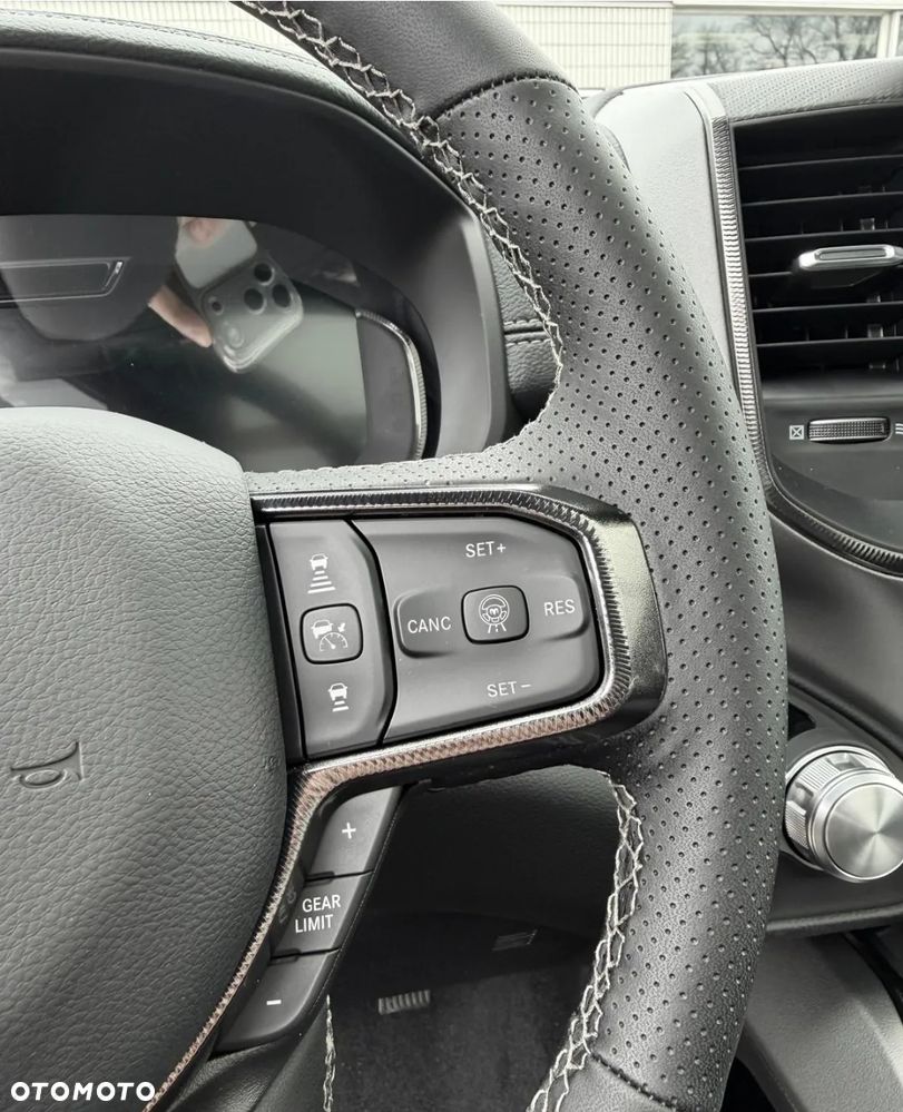 Dodge RAM 5.7 4x4 - 25