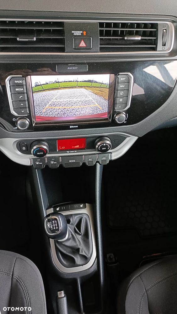 Kia Rio 1.4 Fifa World Cup Edition - 10