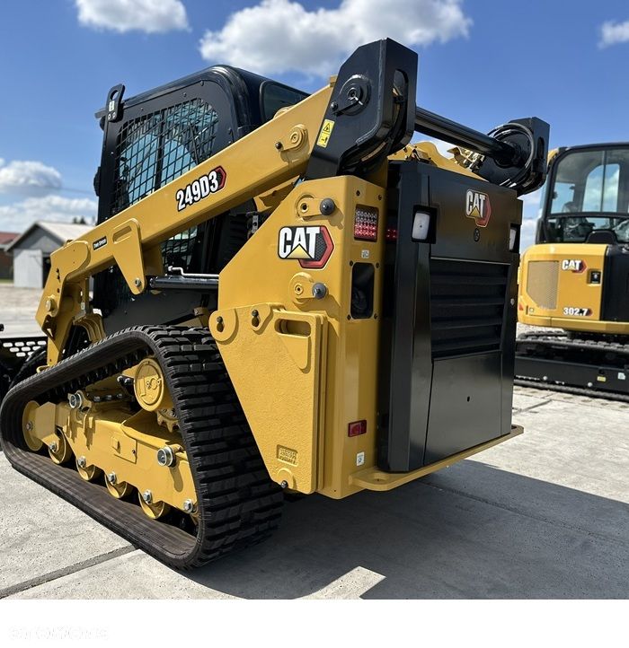 Caterpillar 249D3 - 6