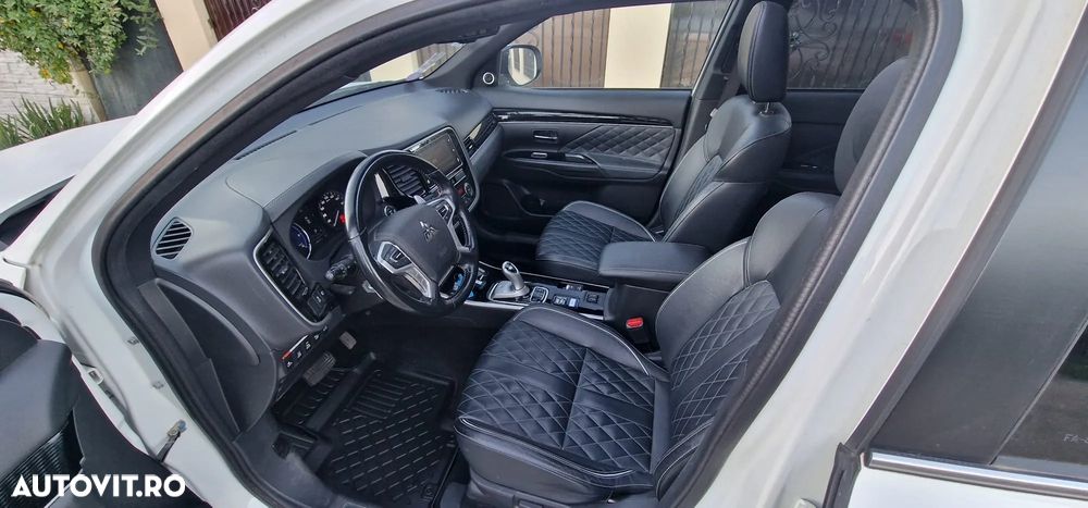 Mitsubishi Outlander 2.4 4WD Plug-In Hybrid Top - 5