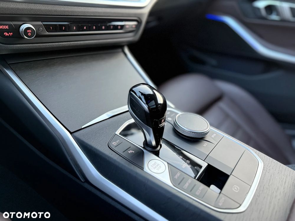 BMW Seria 3 320d xDrive Luxury Line sport - 40