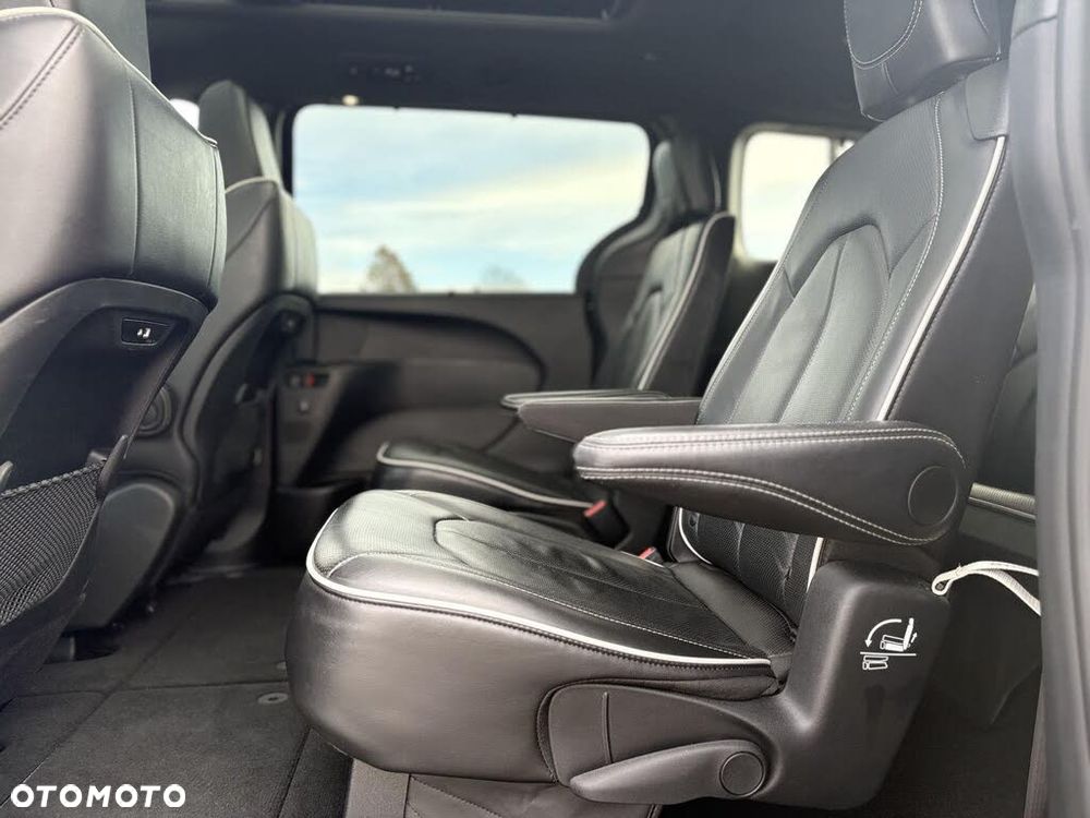 Chrysler Pacifica - 20