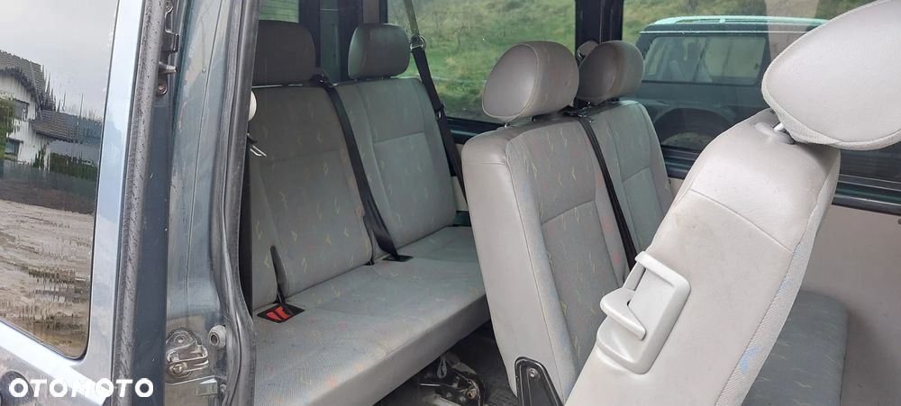 Volkswagen Caravelle - 8