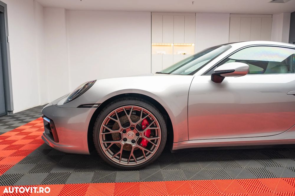 Porsche 911 Carrera 4S - 6
