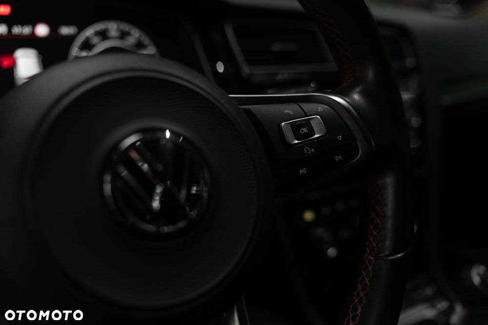 Volkswagen Golf - 6