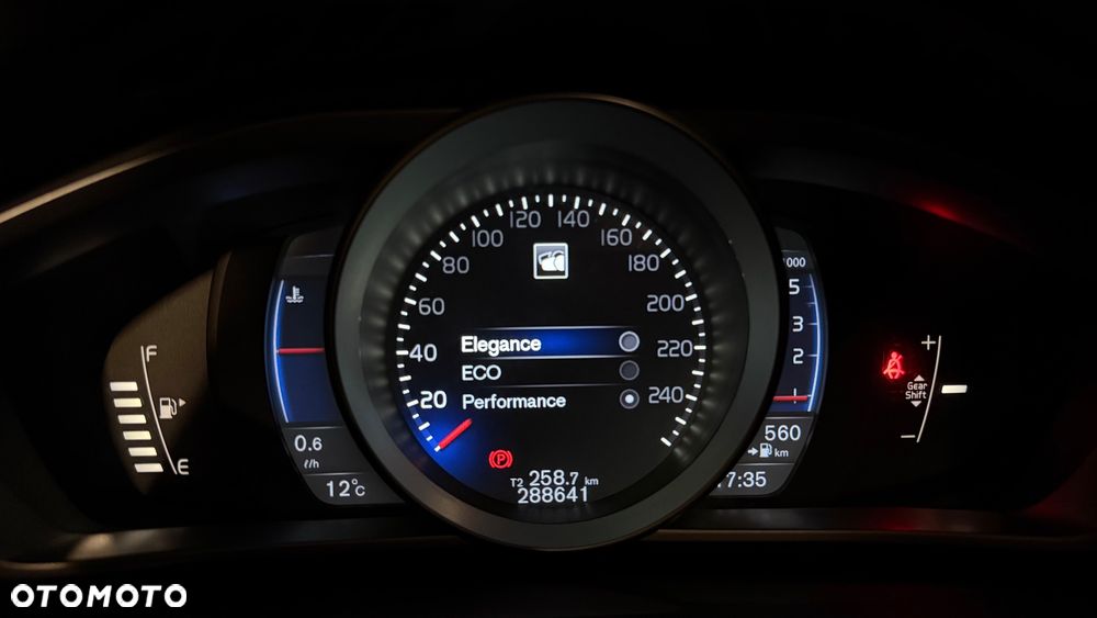 Volvo V40 D2 Drive-E R-Design Kinetic - 15