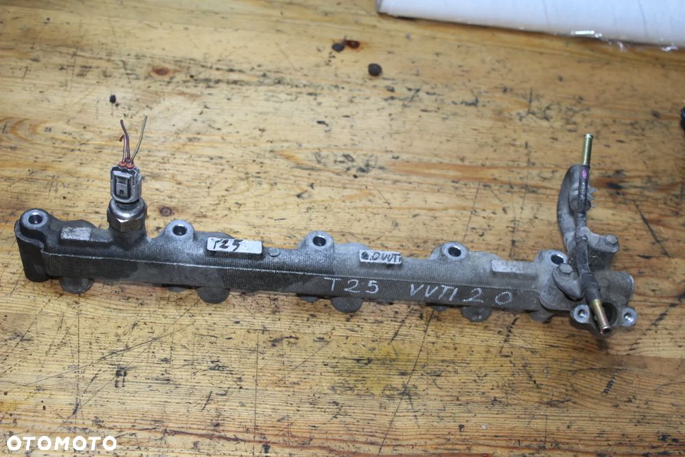 LISTWA WTRYSKOWA TOYOTA AVENSIS T25 2.0 VVTI 1AZ-FSE