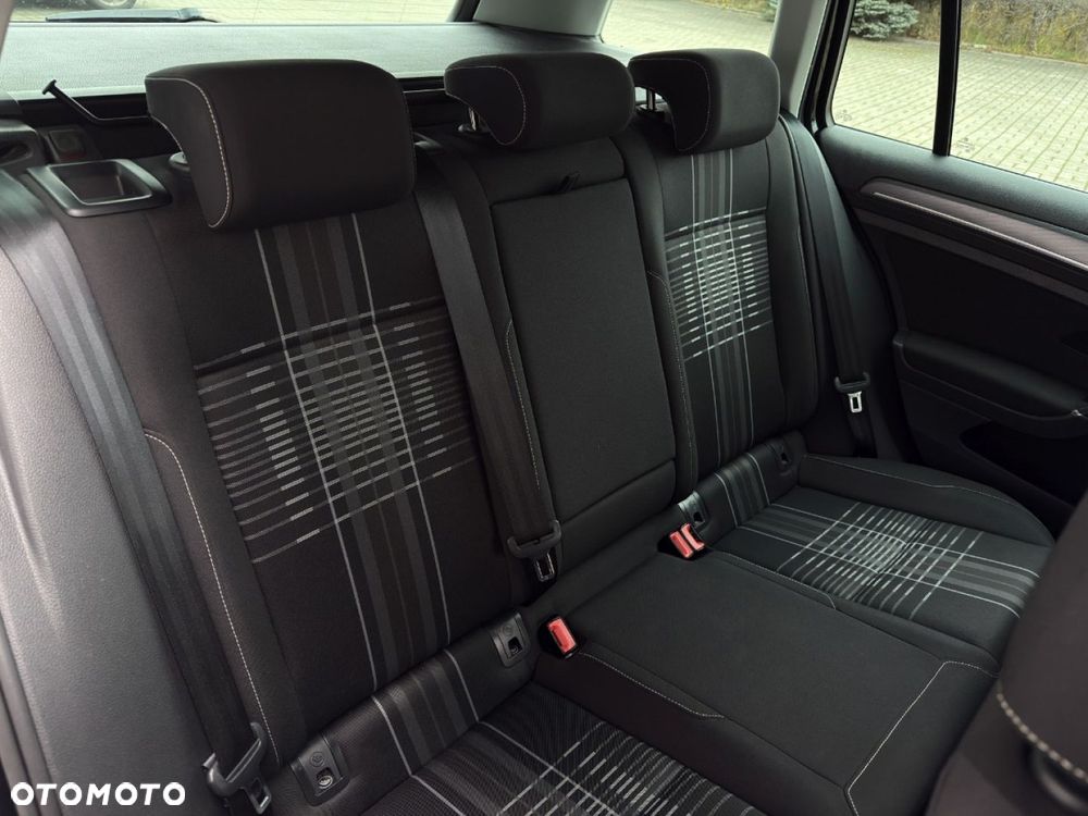 Volkswagen Golf - 35