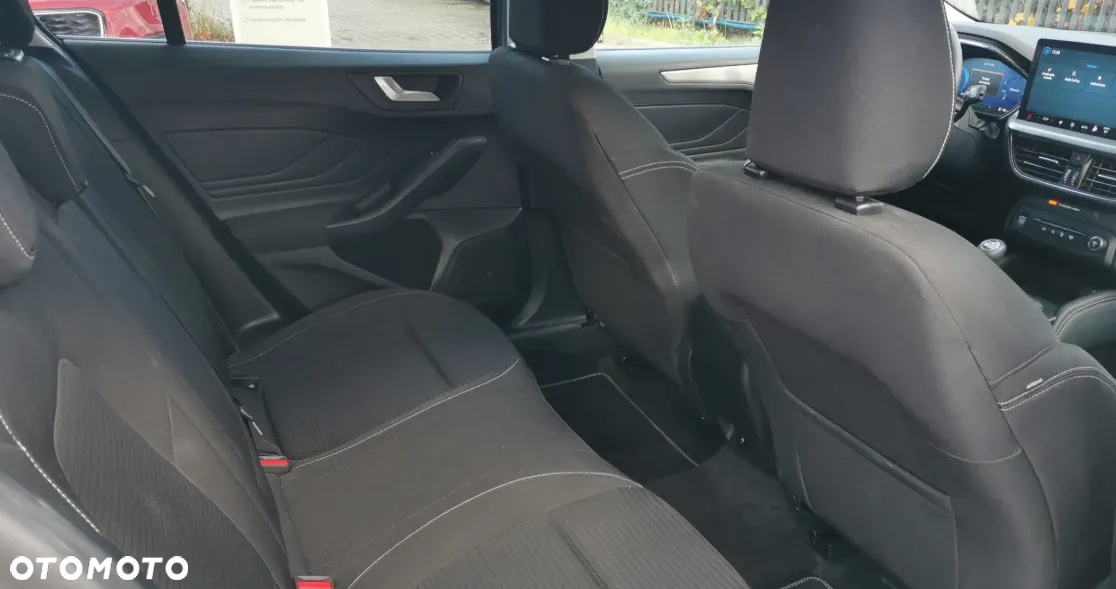 Ford Focus 1.0 EcoBoost Titanium X - 27