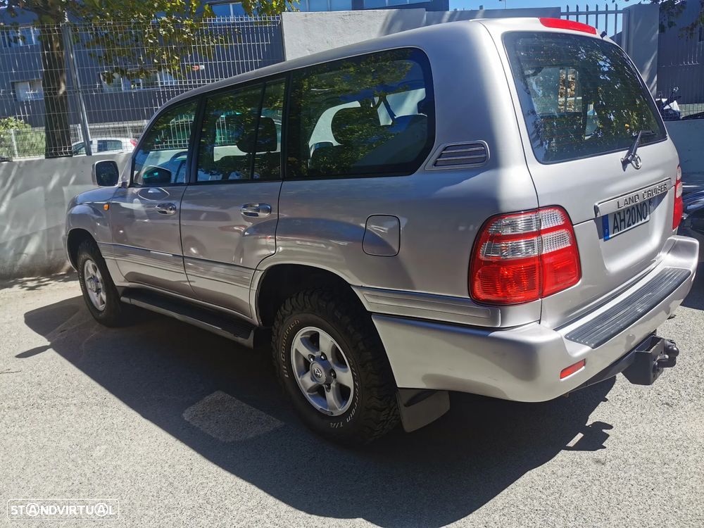 Toyota Land Cruiser - 1