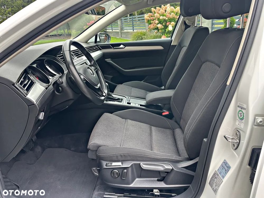 Volkswagen Passat 2.0 TDI SCR (BlueMotion Technology) DSG Comfortline - 23