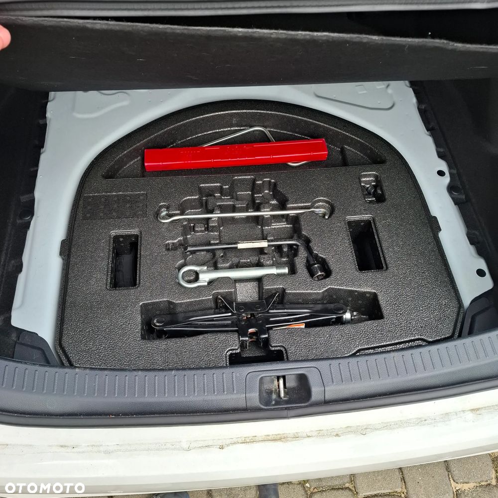 Toyota Corolla 1.8 Hybrid Comfort - 12