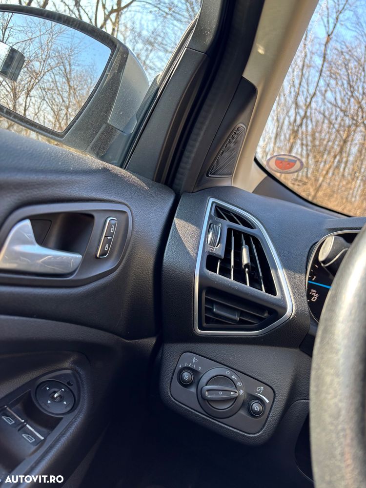 Ford Kuga 2.0 TDCi Powershift 4WD Titanium - 26