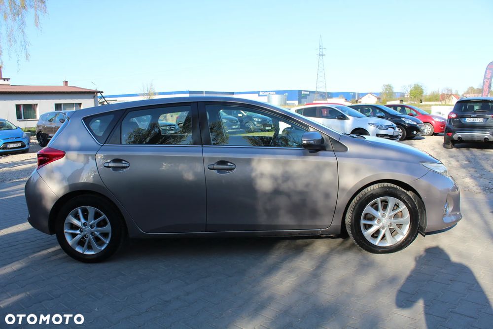 Toyota Auris 2.0 D-4D Premium - 8