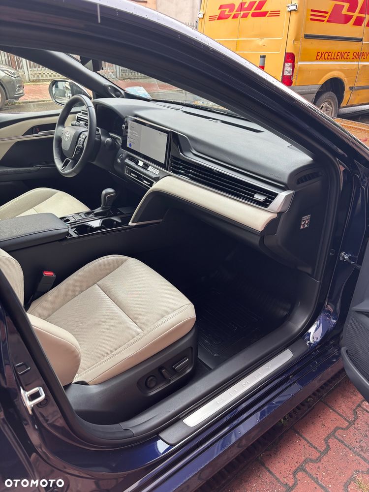 Toyota Camry - 32