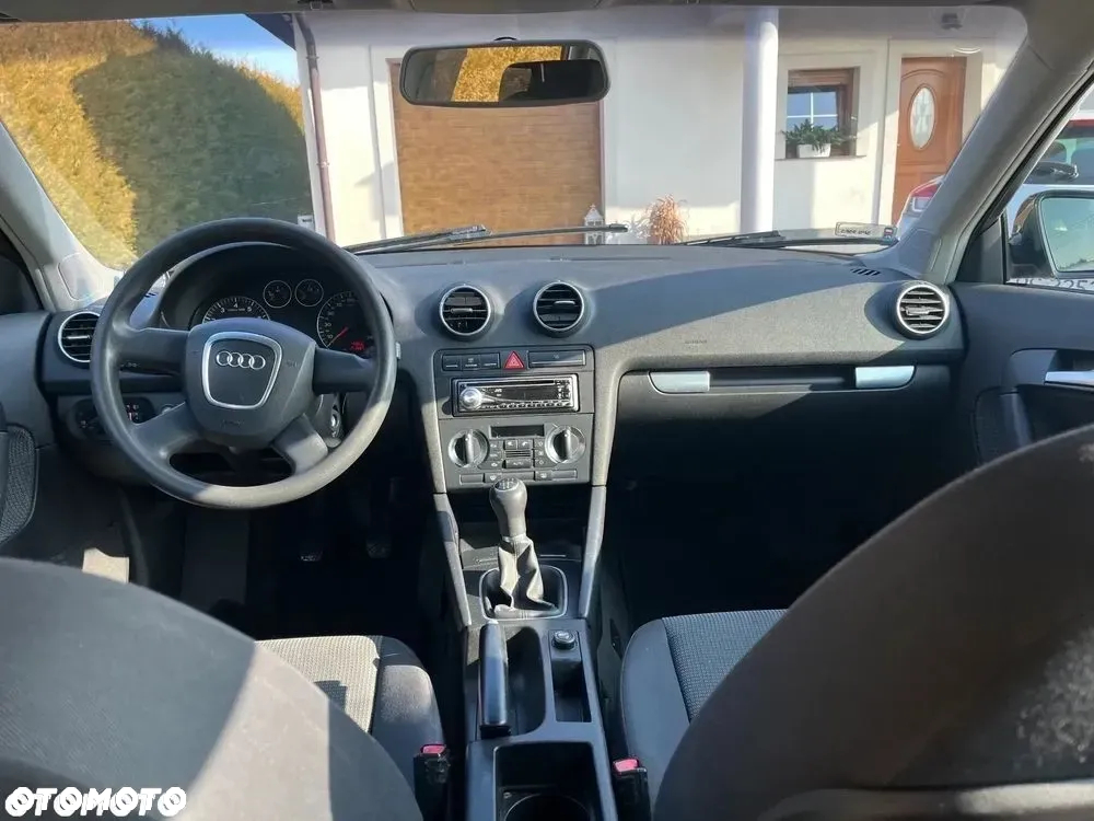 Audi A3 1.6 Ambiente - 11