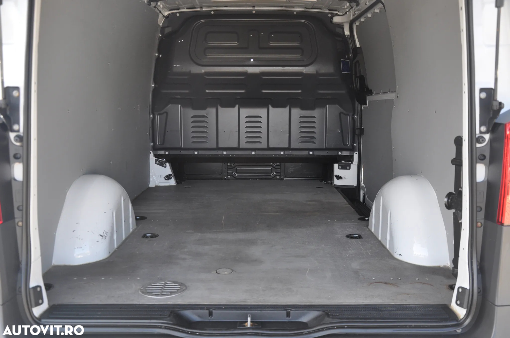 Mercedes-Benz Vito 114 Furgon - 9