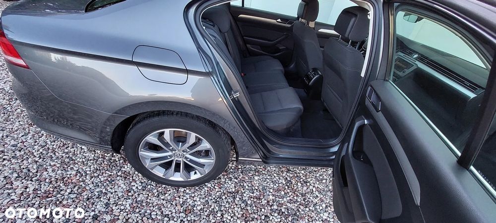 Volkswagen Passat 1.6 TDI SCR DSG Comfortline - 26