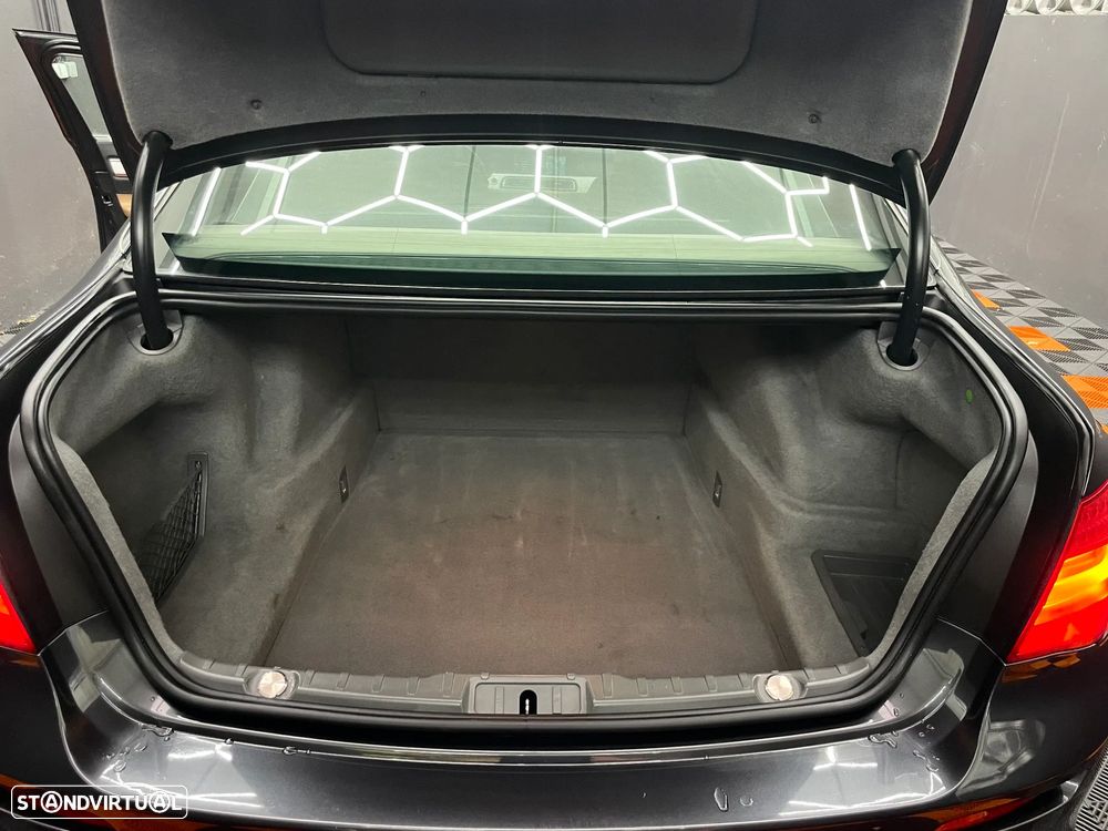 BMW 740 d Pack M - 37