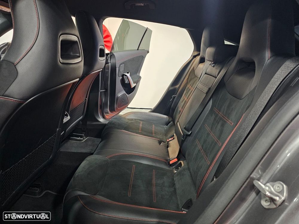 Mercedes-Benz CLA 180 - 12