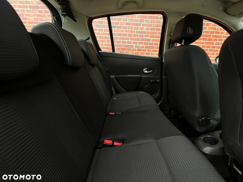 Renault Clio - 16