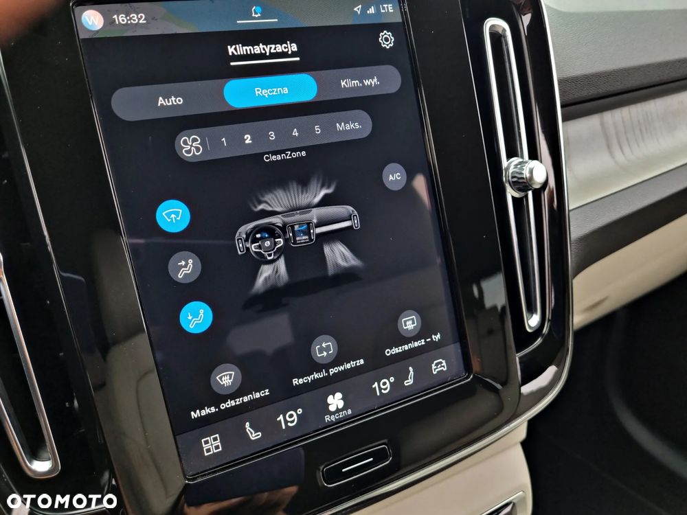 Volvo XC 40 B3 B DKG Ultra Black Edition - 22