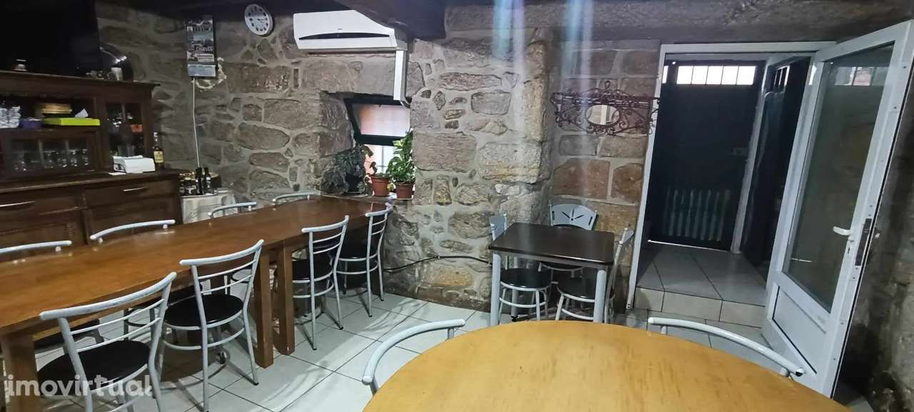 Café e Restaurante, equipado e a laborar - Grande imagem: 2/10