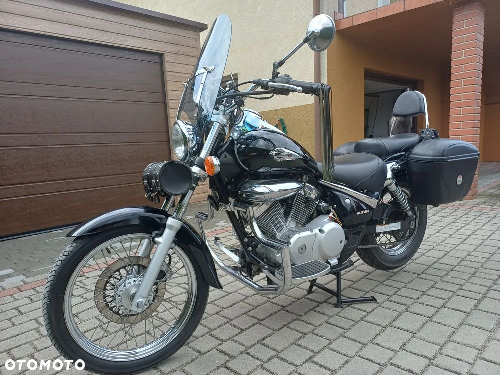 Suzuki Intruder - 11