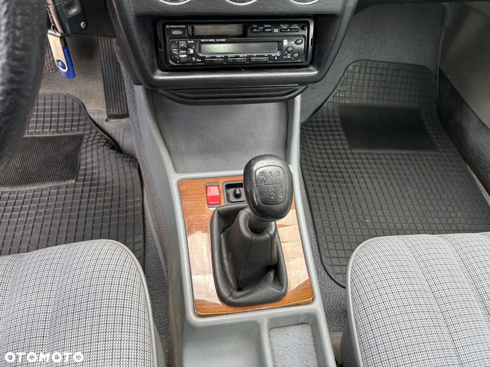 Mercedes-Benz W201 (190) - 16