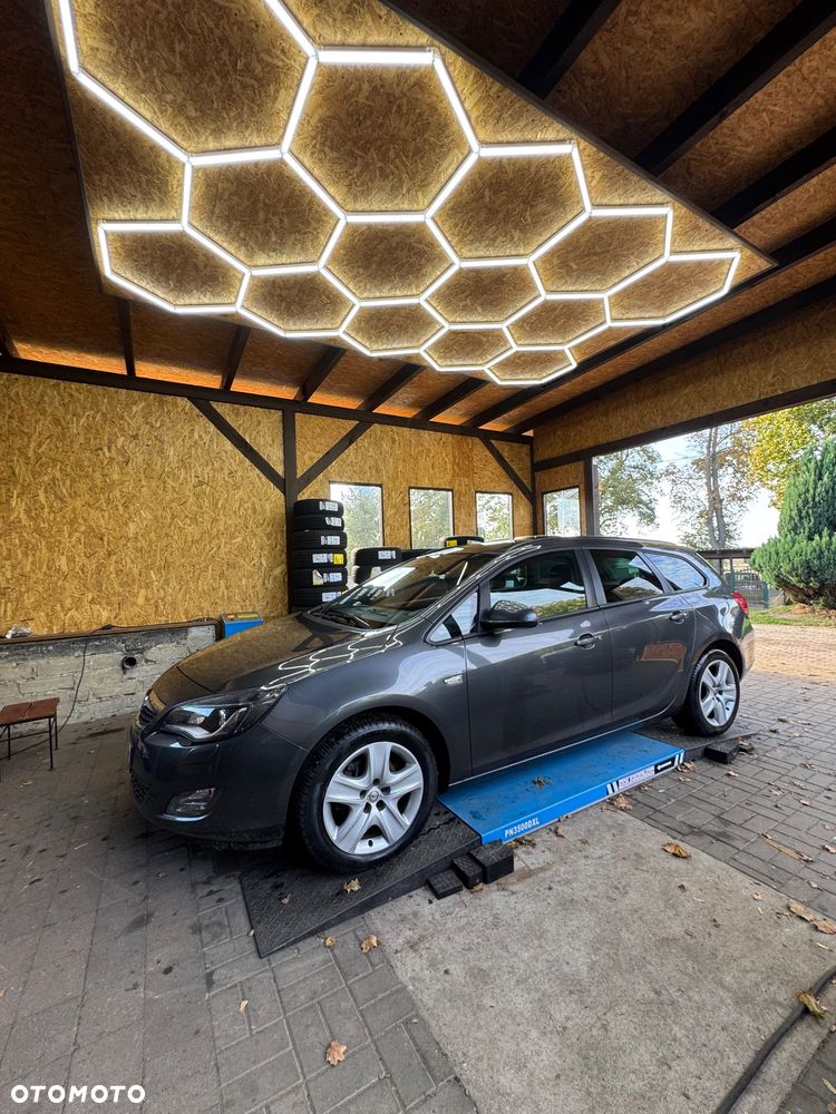 Opel Astra 2011 photo 5