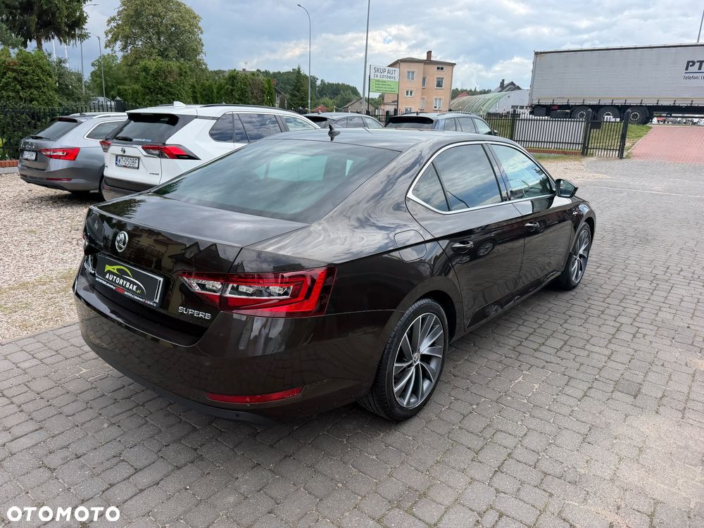 Skoda Superb 2.0 TDI L&K DSG - 35