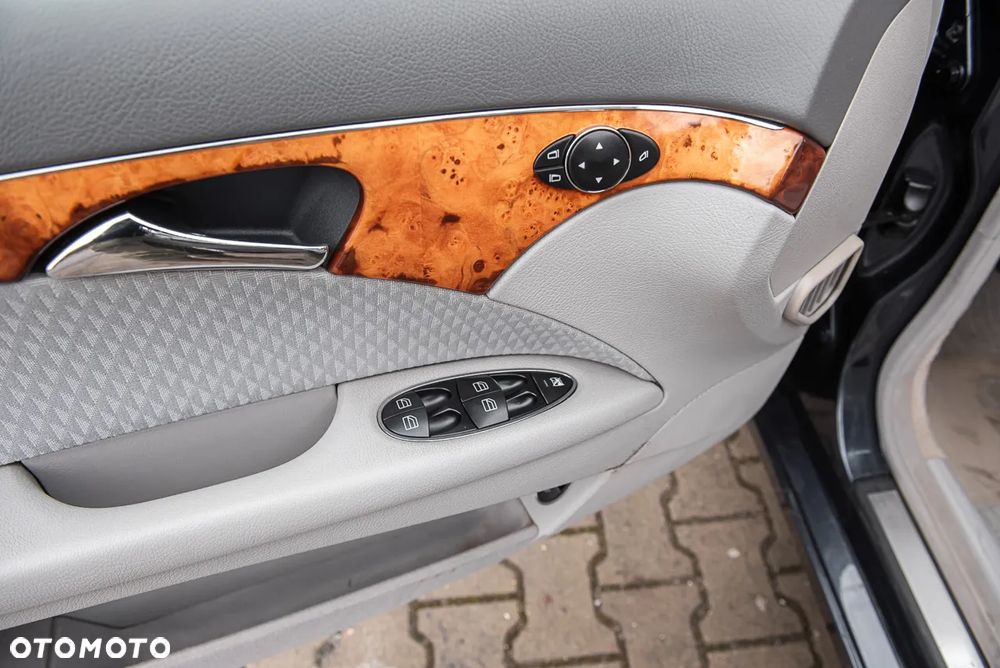 Mercedes-Benz Klasa E 200 CDI Elegance - 26