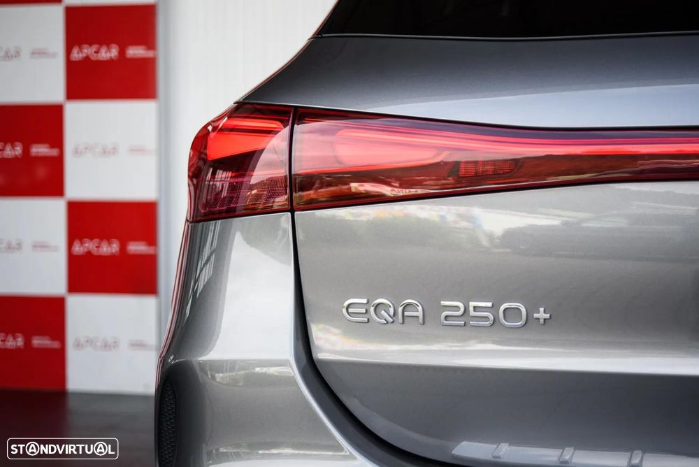 Mercedes-Benz EQA 250+ AMG Line - 16