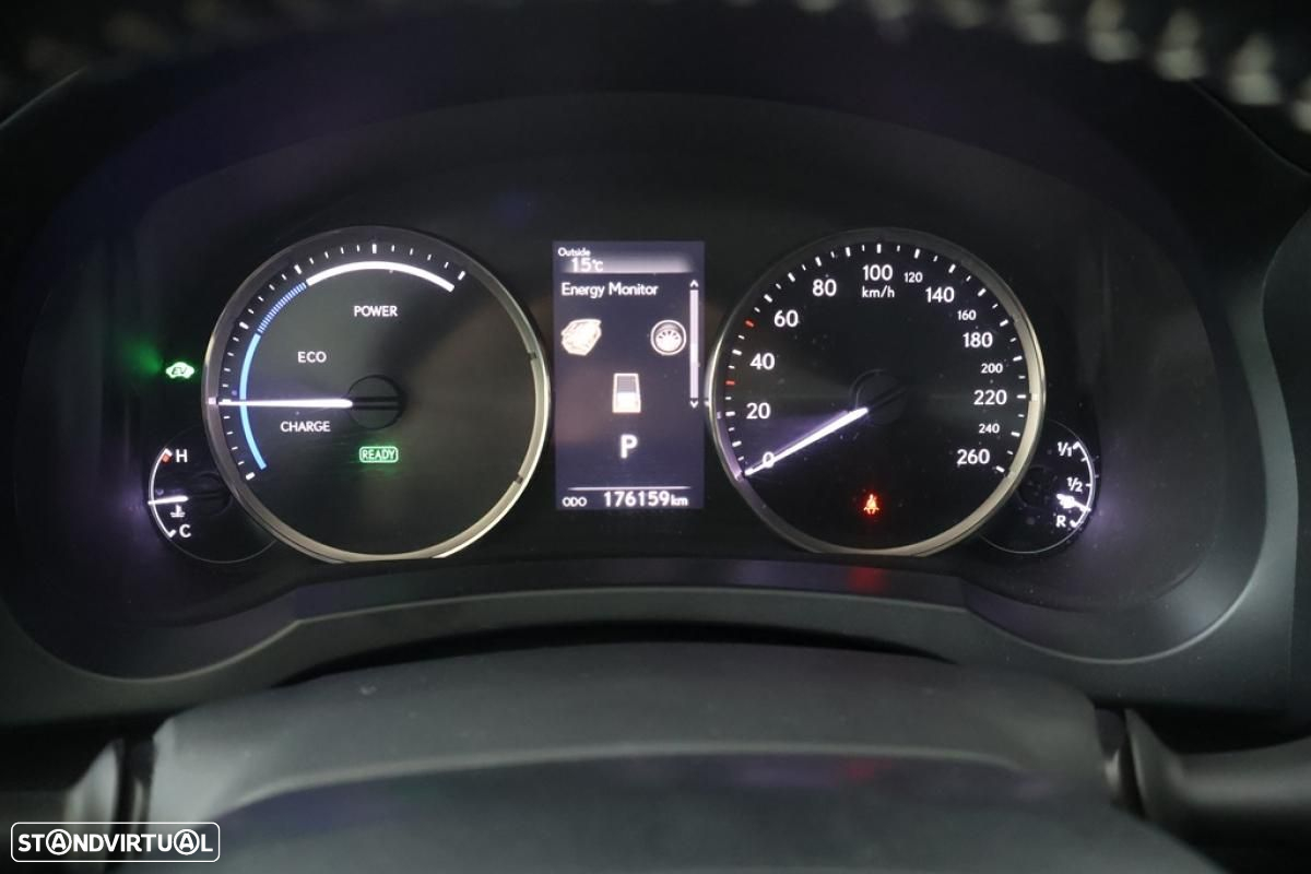 Lexus IS 300H - 31